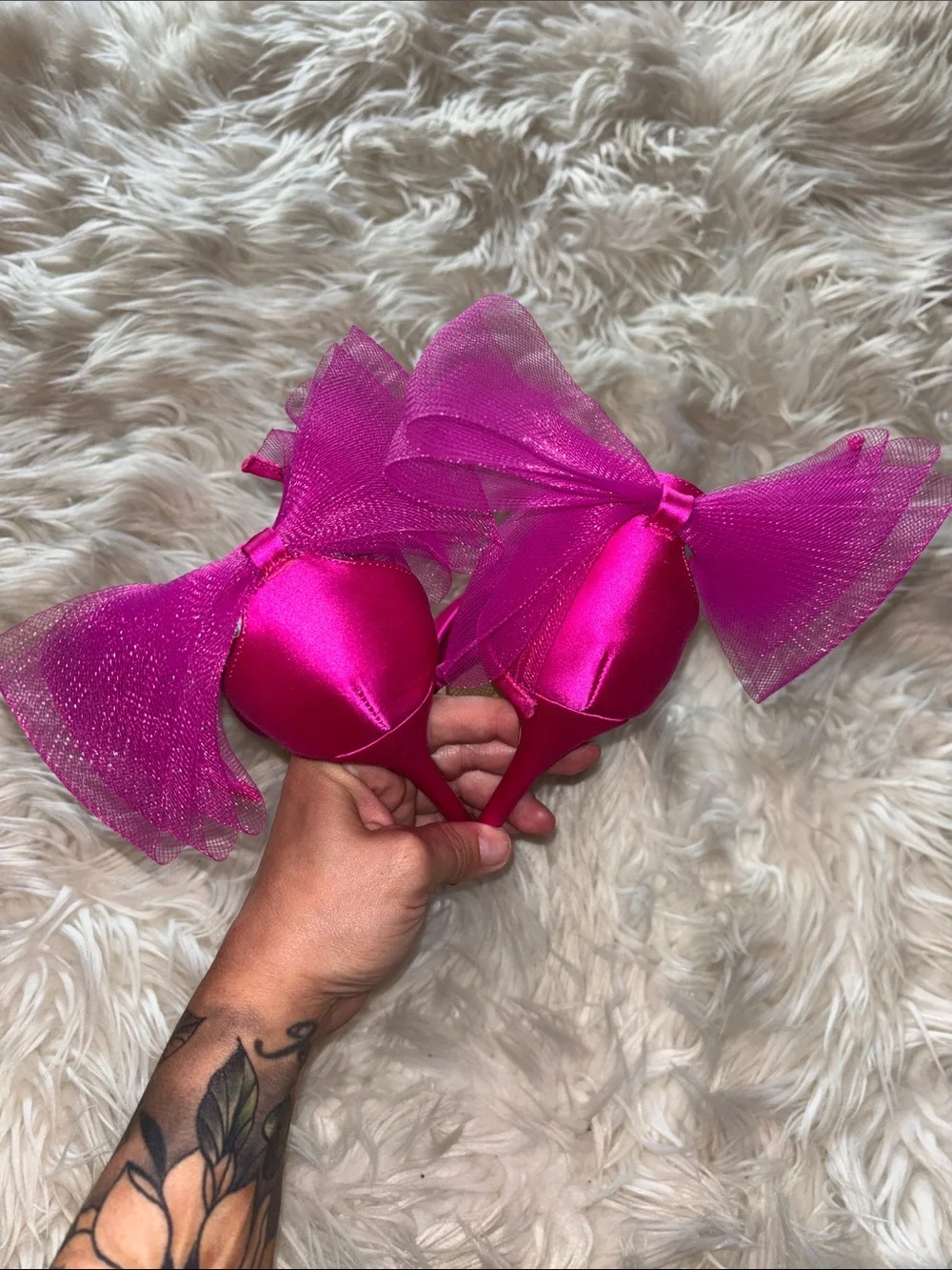 Liliana 🎀 stunning bow back heels